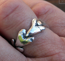 Load image into Gallery viewer, Hearts all Around Sterling Ring